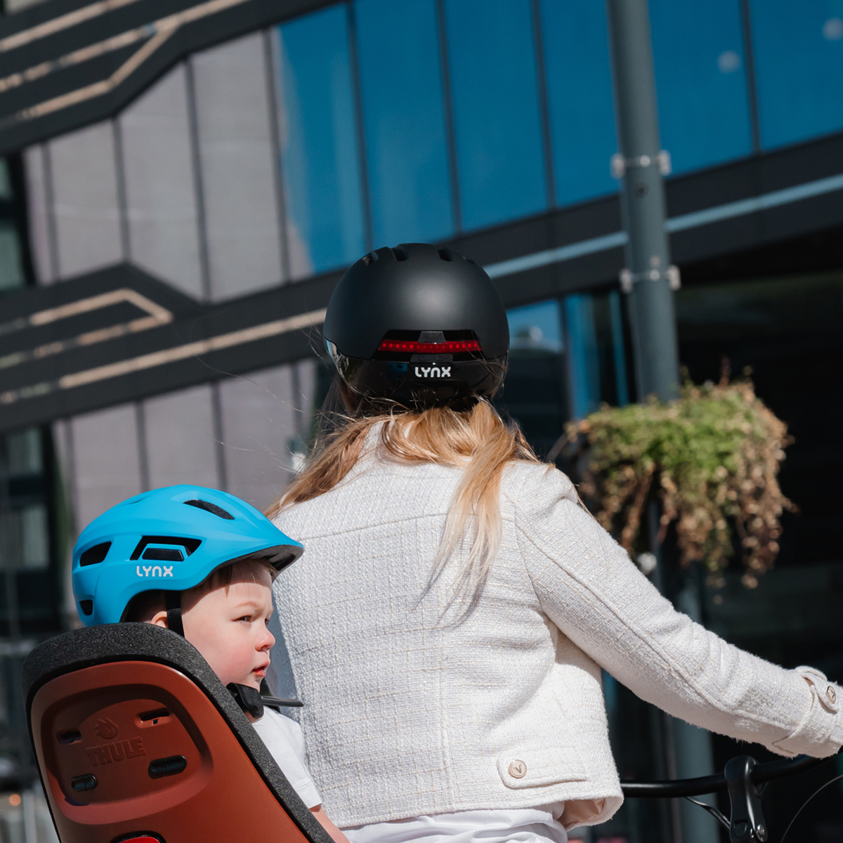 619122.BLA LYNX Cycling helmet Citylight (L) 59-62 cm