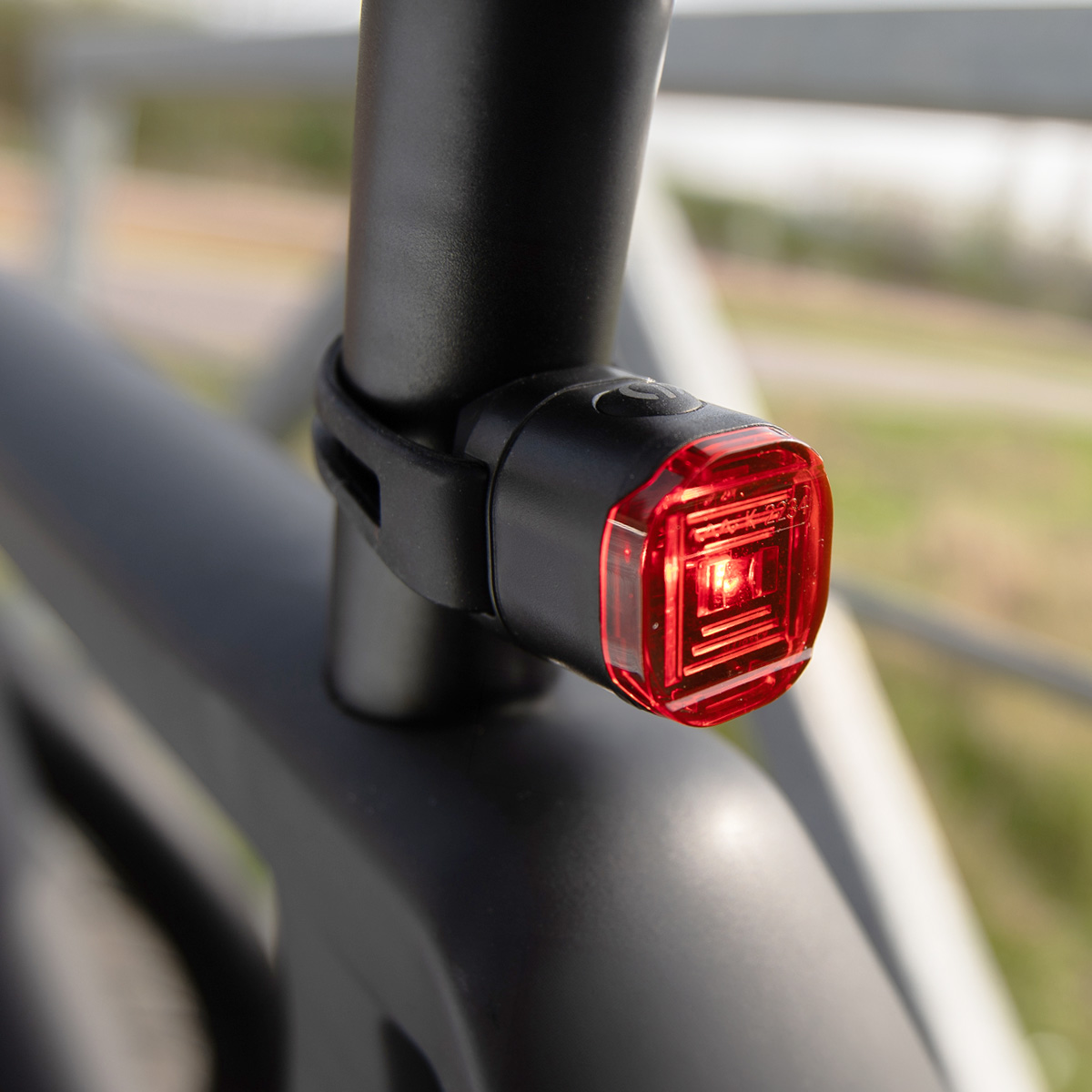 429031.R LYNX Rear Light USB Hero